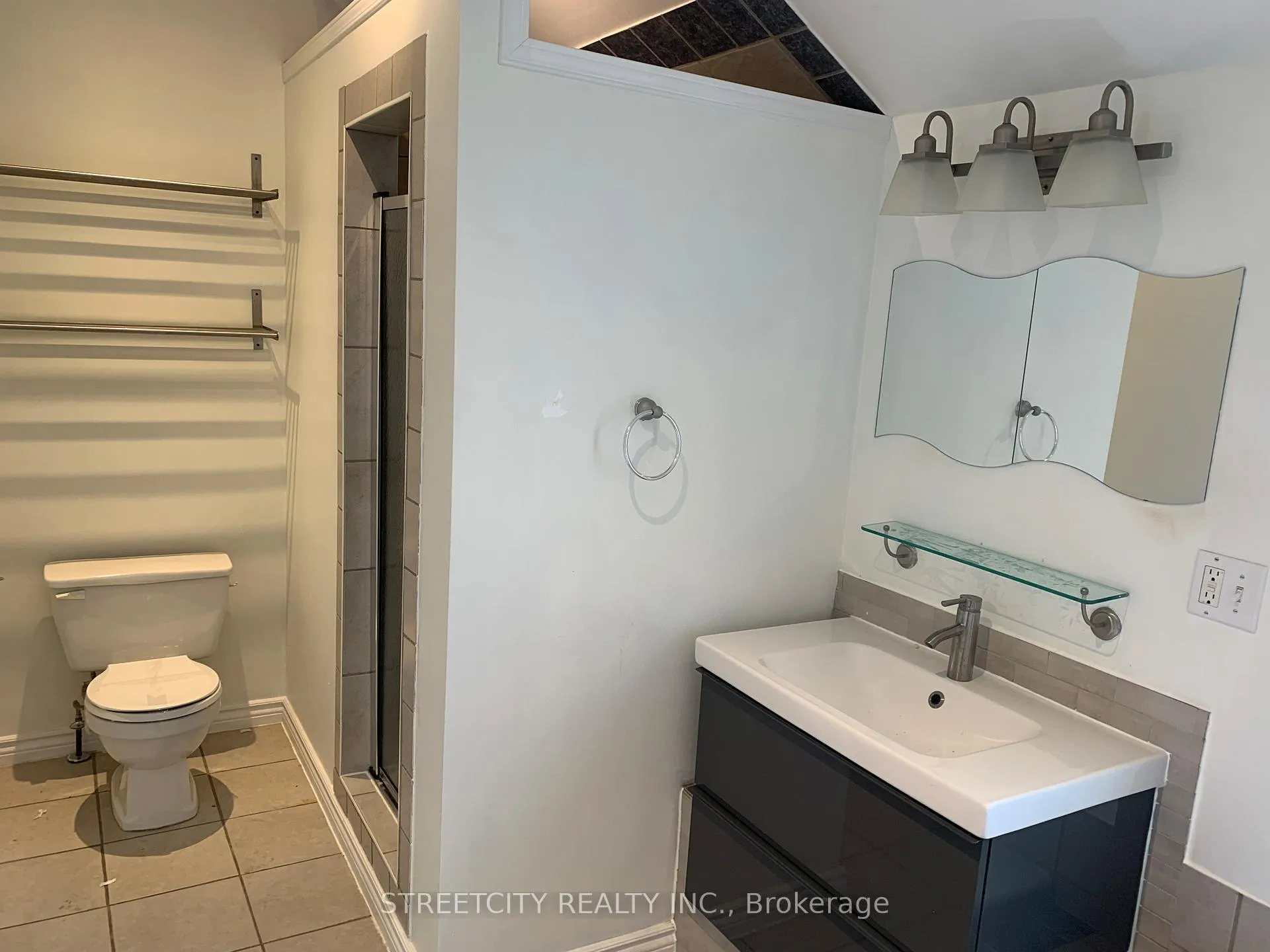 Photo 15 of 263 King Street N, Southwest Middlesex, Glencoe — HOMEH