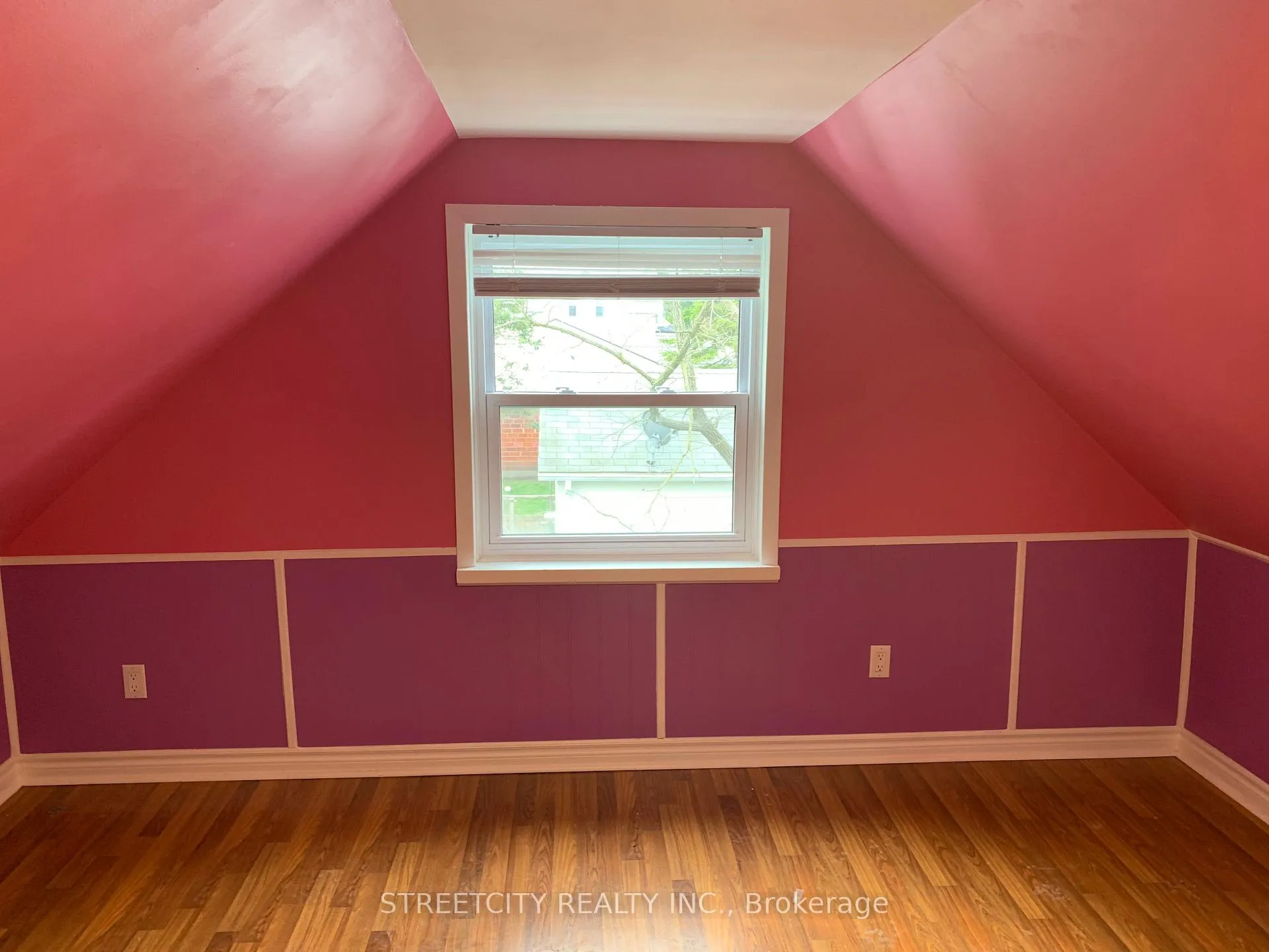 Photo 18 of 263 King Street N, Southwest Middlesex, Glencoe — HOMEH