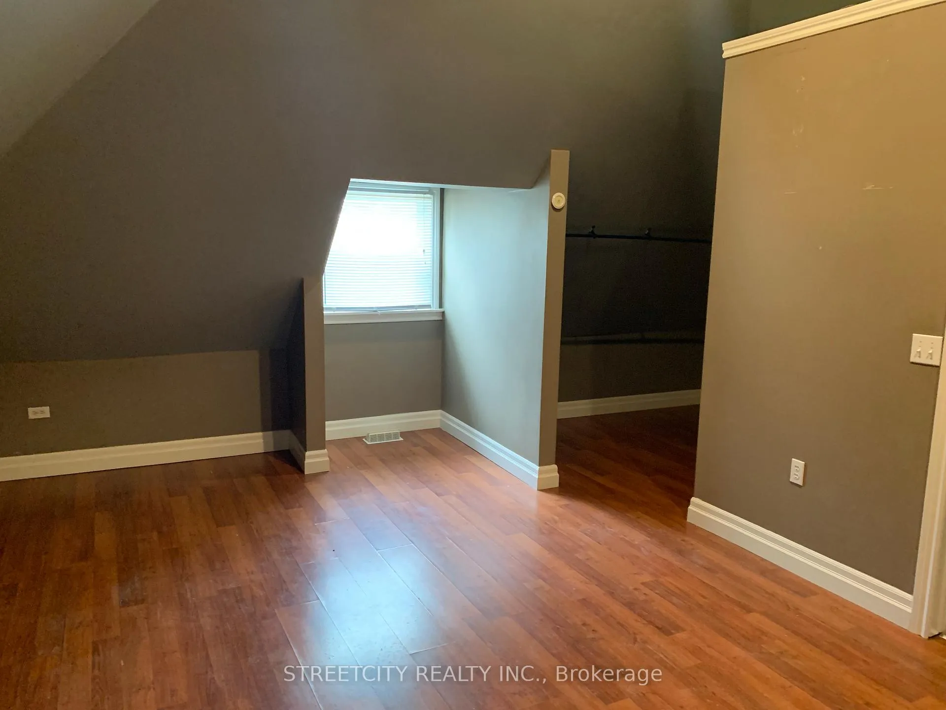 Photo 19 of 263 King Street N, Southwest Middlesex, Glencoe — HOMEH