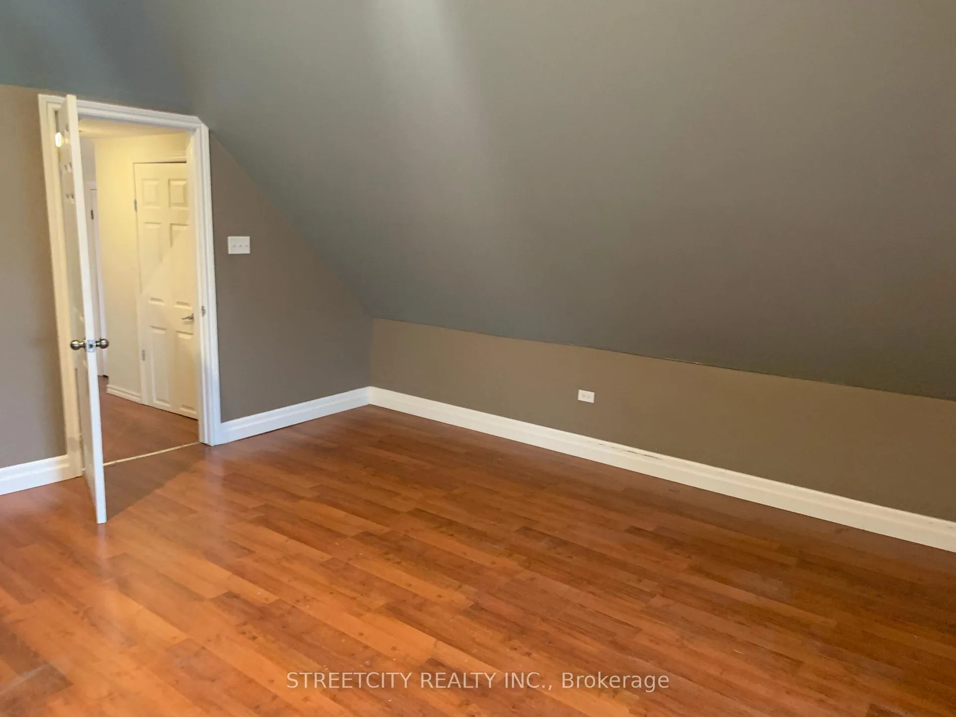 Photo 21 of 263 King Street N, Southwest Middlesex, Glencoe — HOMEH