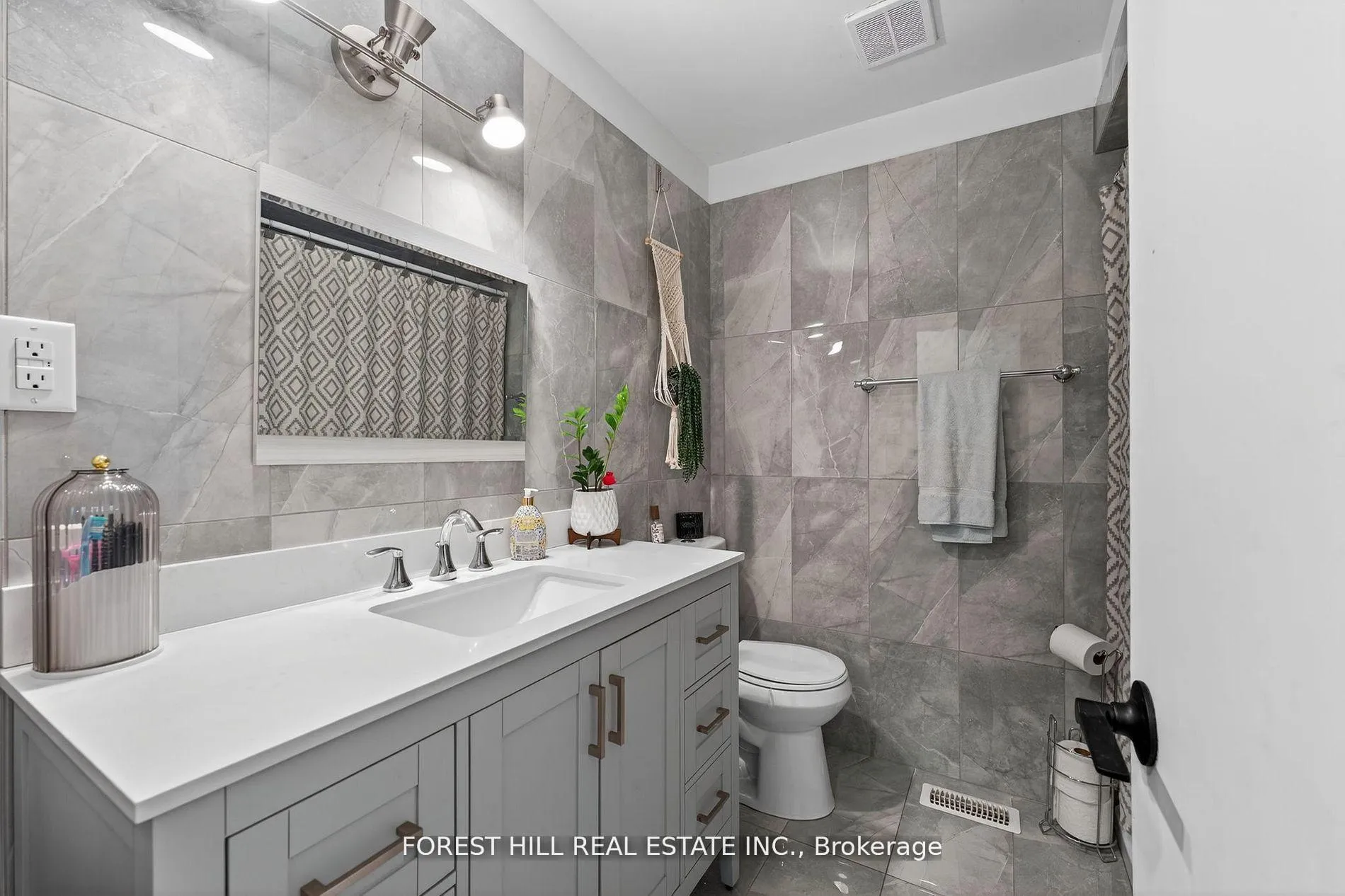 Photo 20 of 100 Andrew Park, Vaughan, West Woodbridge — HOMEH