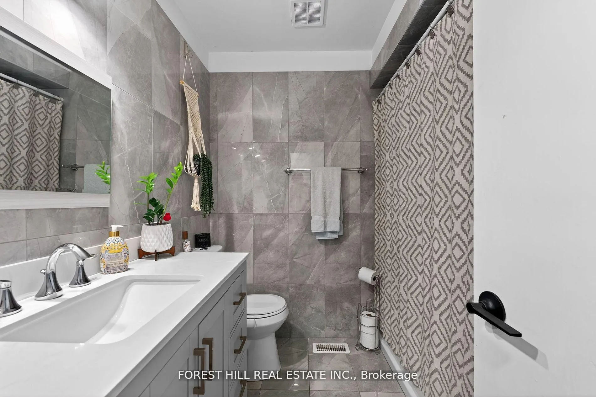 Photo 28 of 100 Andrew Park, Vaughan, West Woodbridge — HOMEH