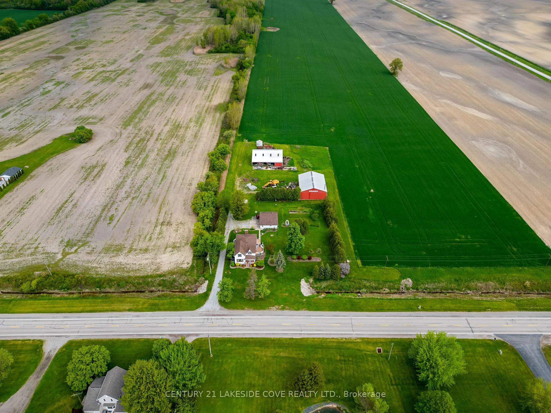 Photo 2 of 268 Courtright Line, St. Clair — HOMEH
