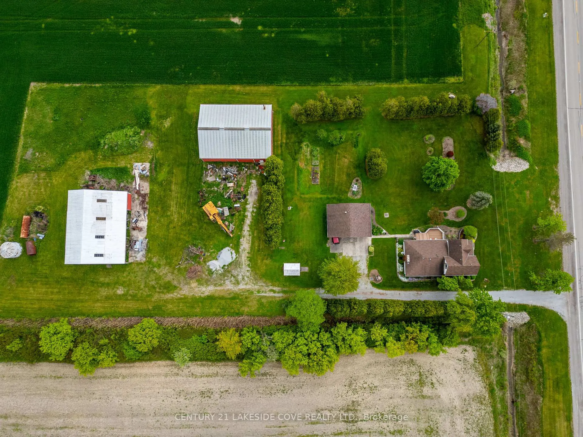 Photo 3 of 268 Courtright Line, St. Clair — HOMEH