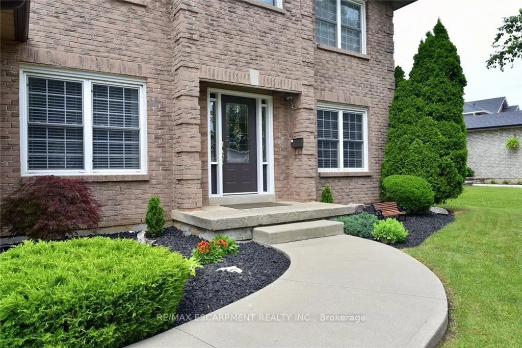 Photo 3 of 3 Suter Crescent, Hamilton, Dundas — HOMEH