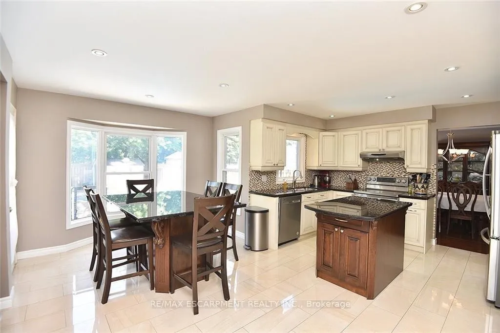 Photo 7 of 3 Suter Crescent, Hamilton, Dundas — HOMEH