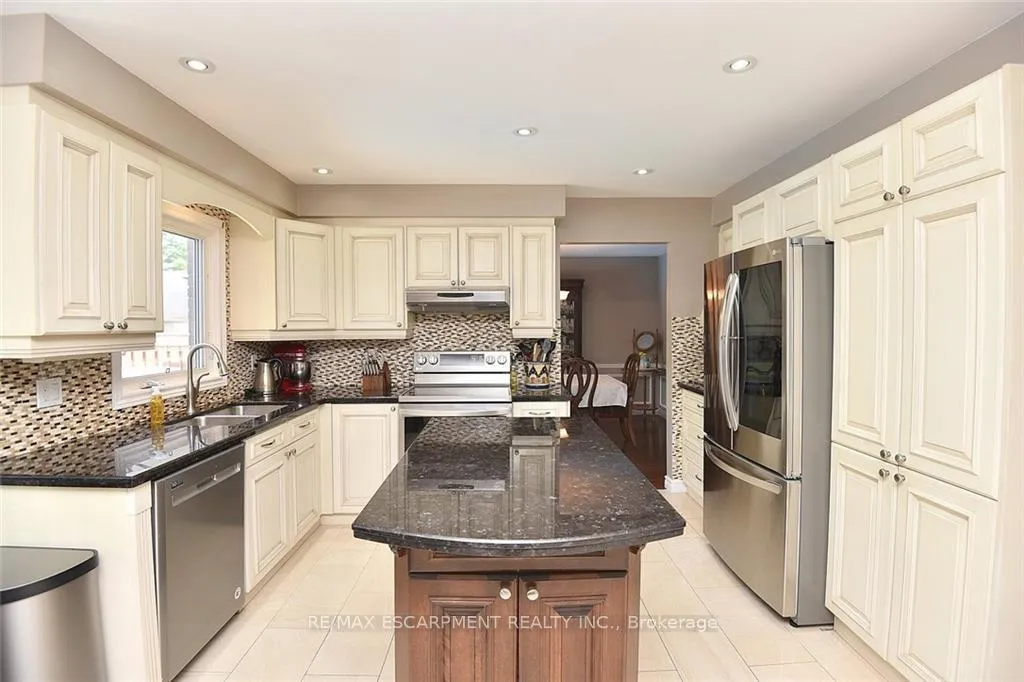 Photo 8 of 3 Suter Crescent, Hamilton, Dundas — HOMEH