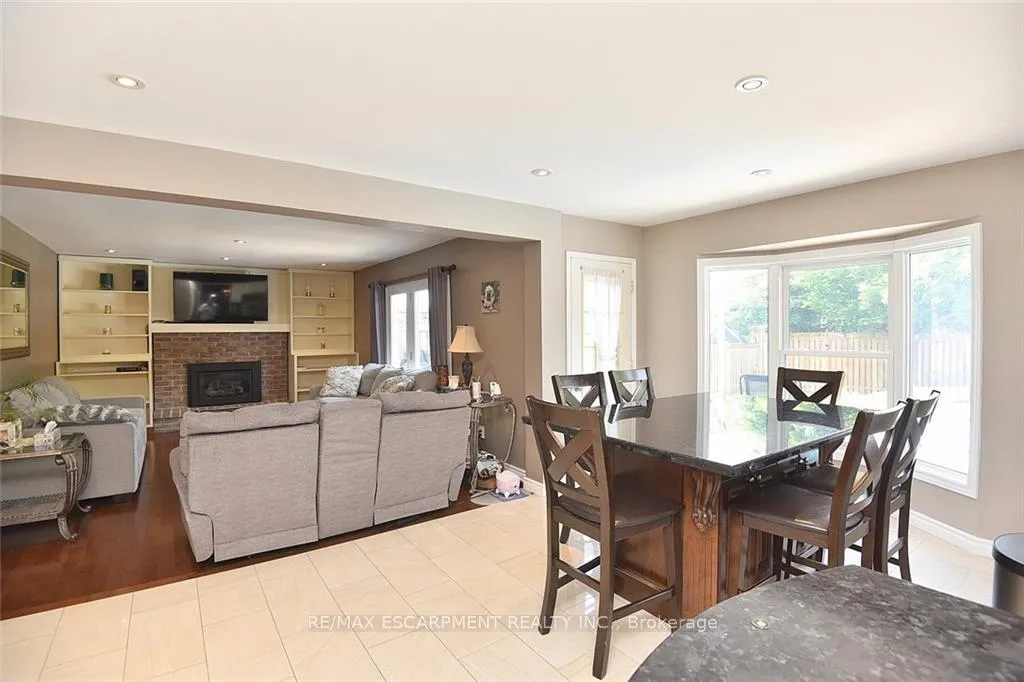 Photo 9 of 3 Suter Crescent, Hamilton, Dundas — HOMEH