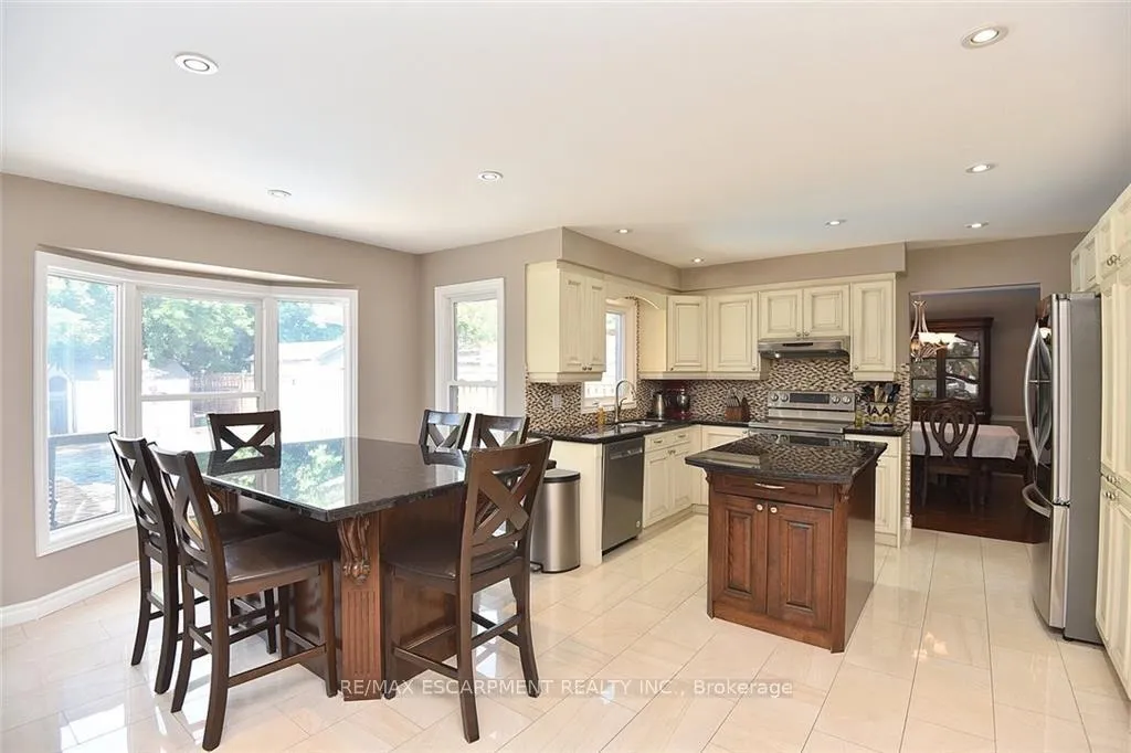 Photo 11 of 3 Suter Crescent, Hamilton, Dundas — HOMEH