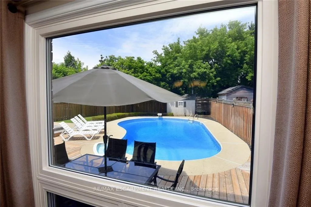 Photo 14 of 3 Suter Crescent, Hamilton, Dundas — HOMEH