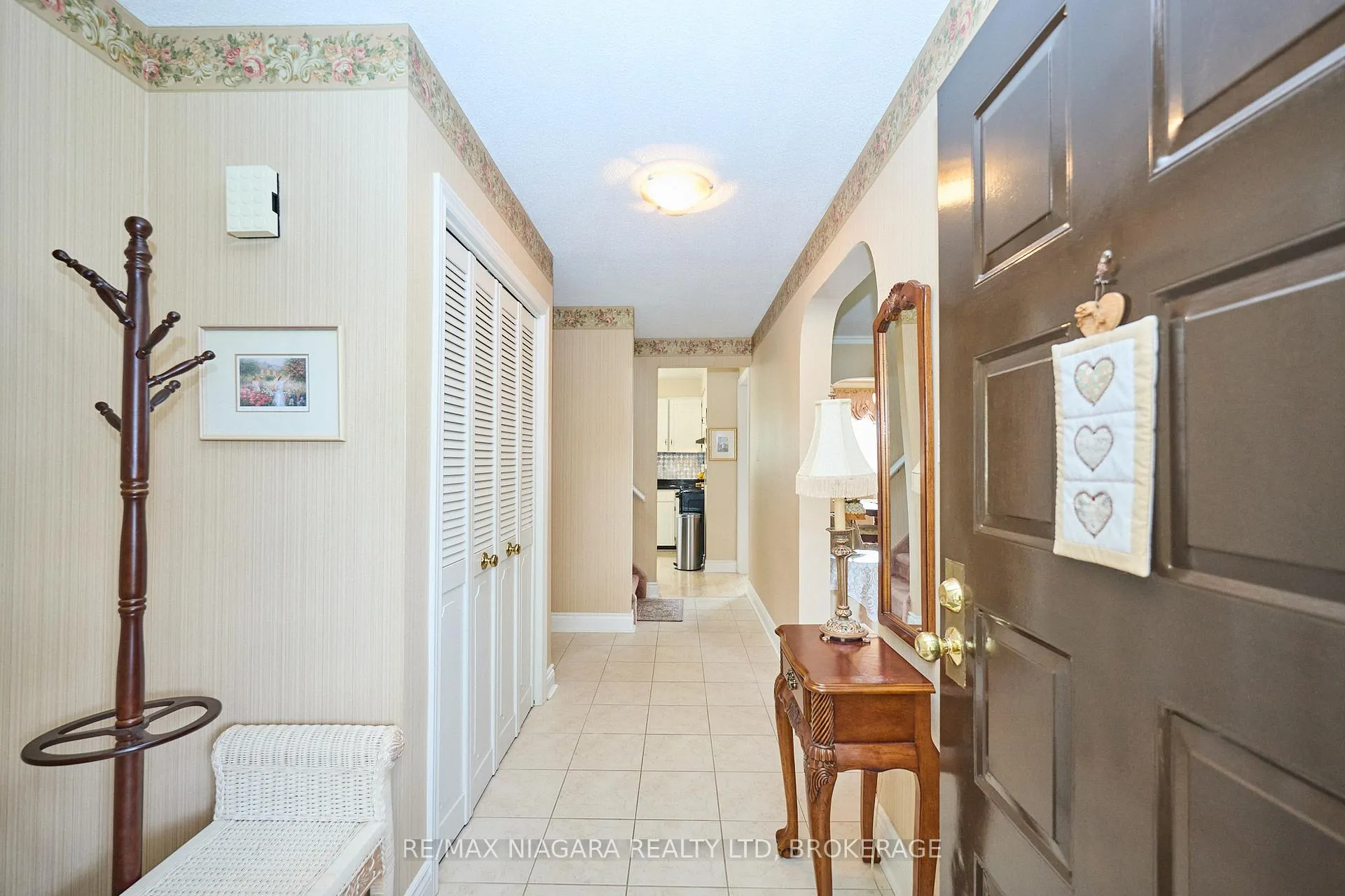 Photo 4 of 12 Lampman Crescent, Thorold, Confederation Heights — HOMEH