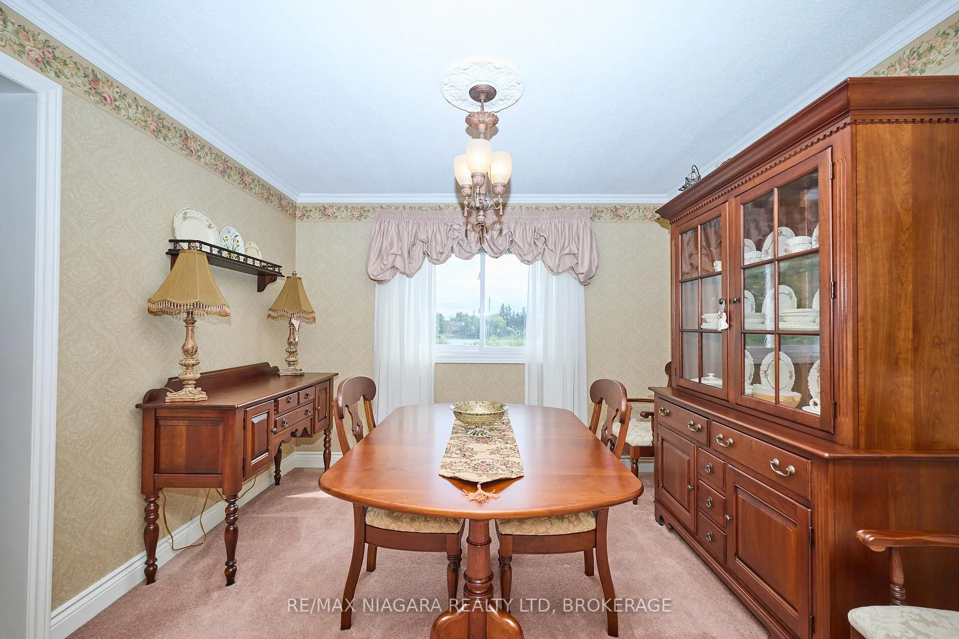 Photo 9 of 12 Lampman Crescent, Thorold, Confederation Heights — HOMEH