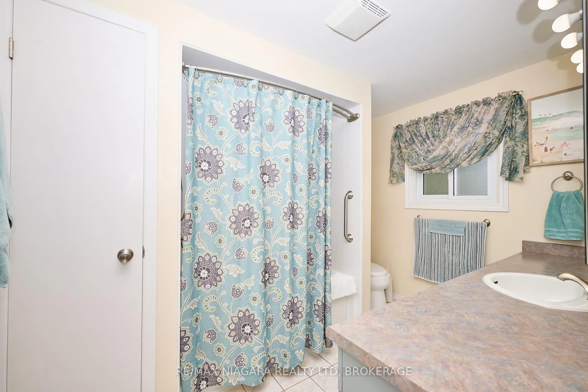 Photo 14 of 12 Lampman Crescent, Thorold, Confederation Heights — HOMEH