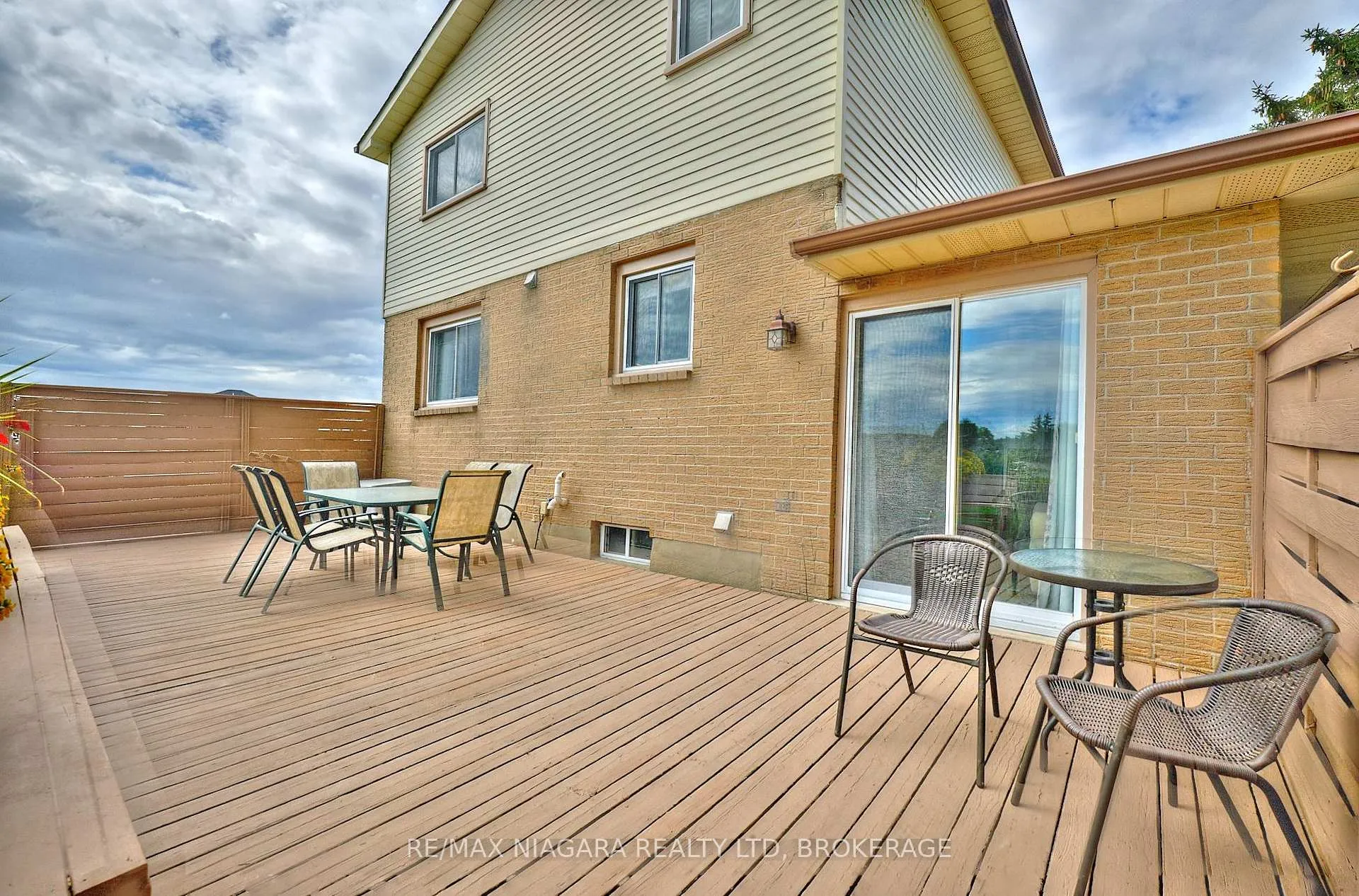 Photo 22 of 12 Lampman Crescent, Thorold, Confederation Heights — HOMEH