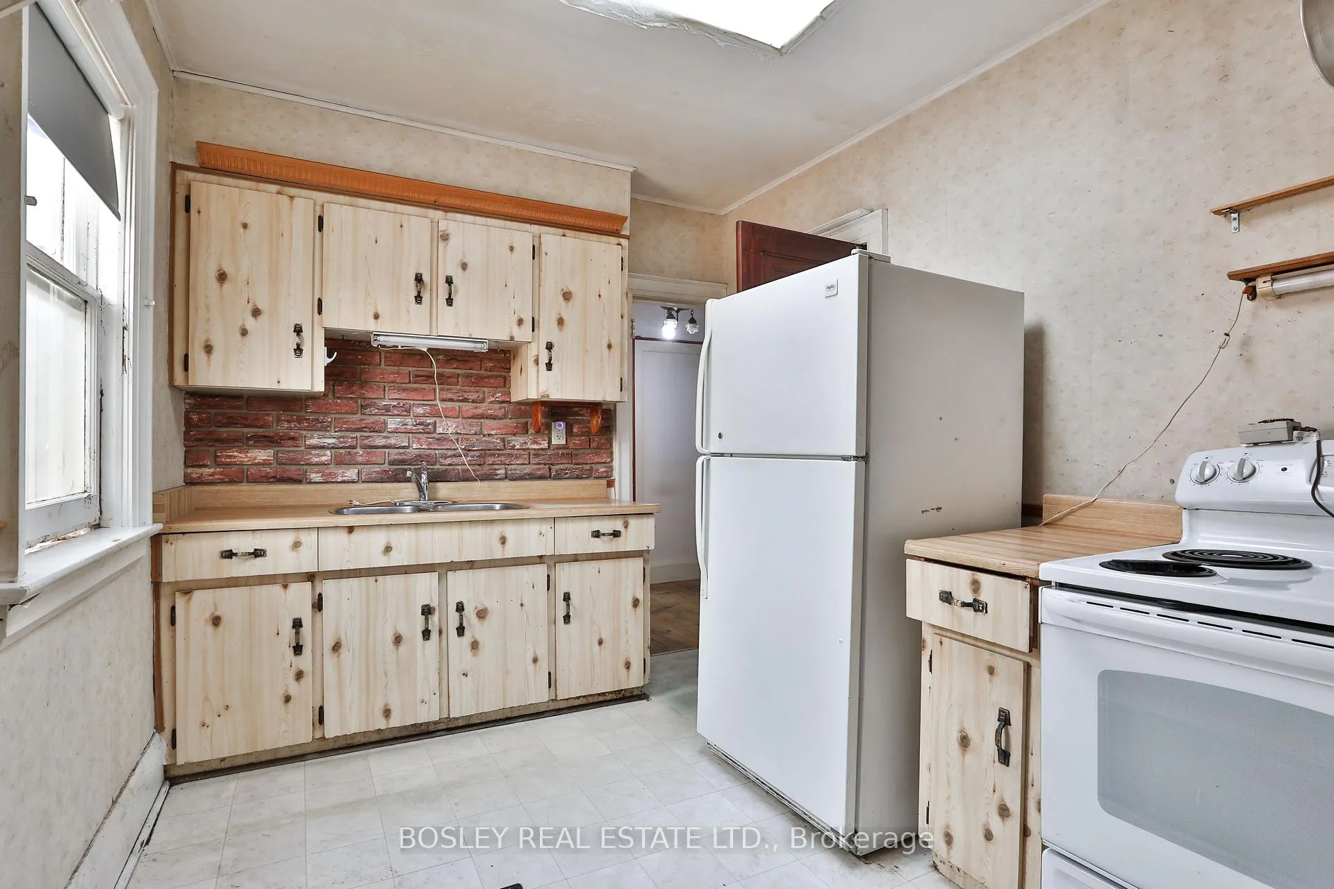 Photo 10 of 15 Whitewood Road, Toronto, Mount Pleasant East — HOMEH