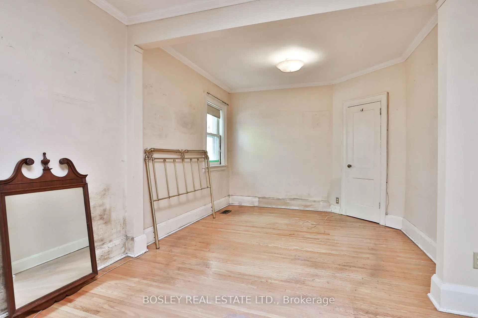Photo 12 of 15 Whitewood Road, Toronto, Mount Pleasant East — HOMEH