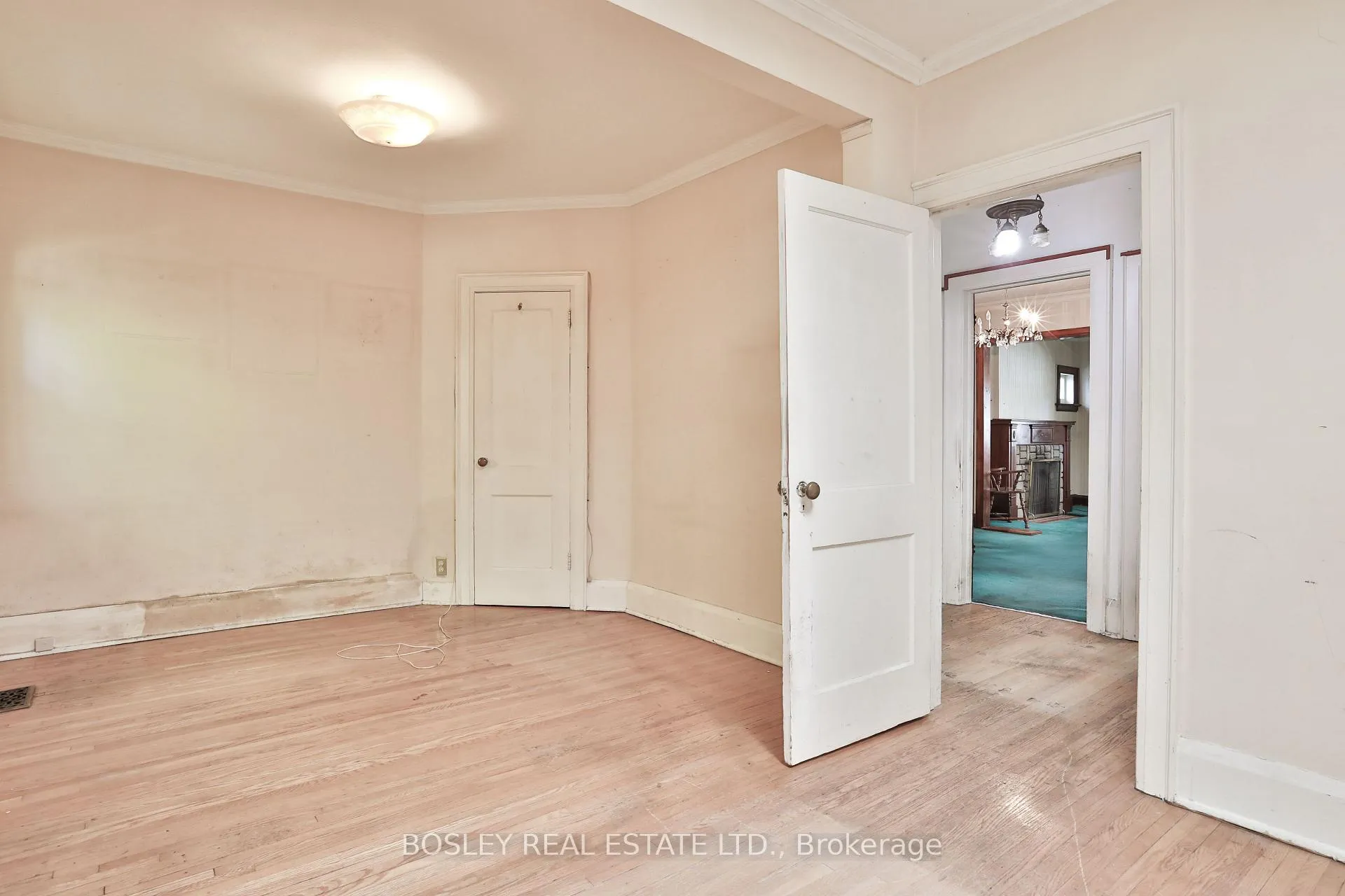 Photo 13 of 15 Whitewood Road, Toronto, Mount Pleasant East — HOMEH