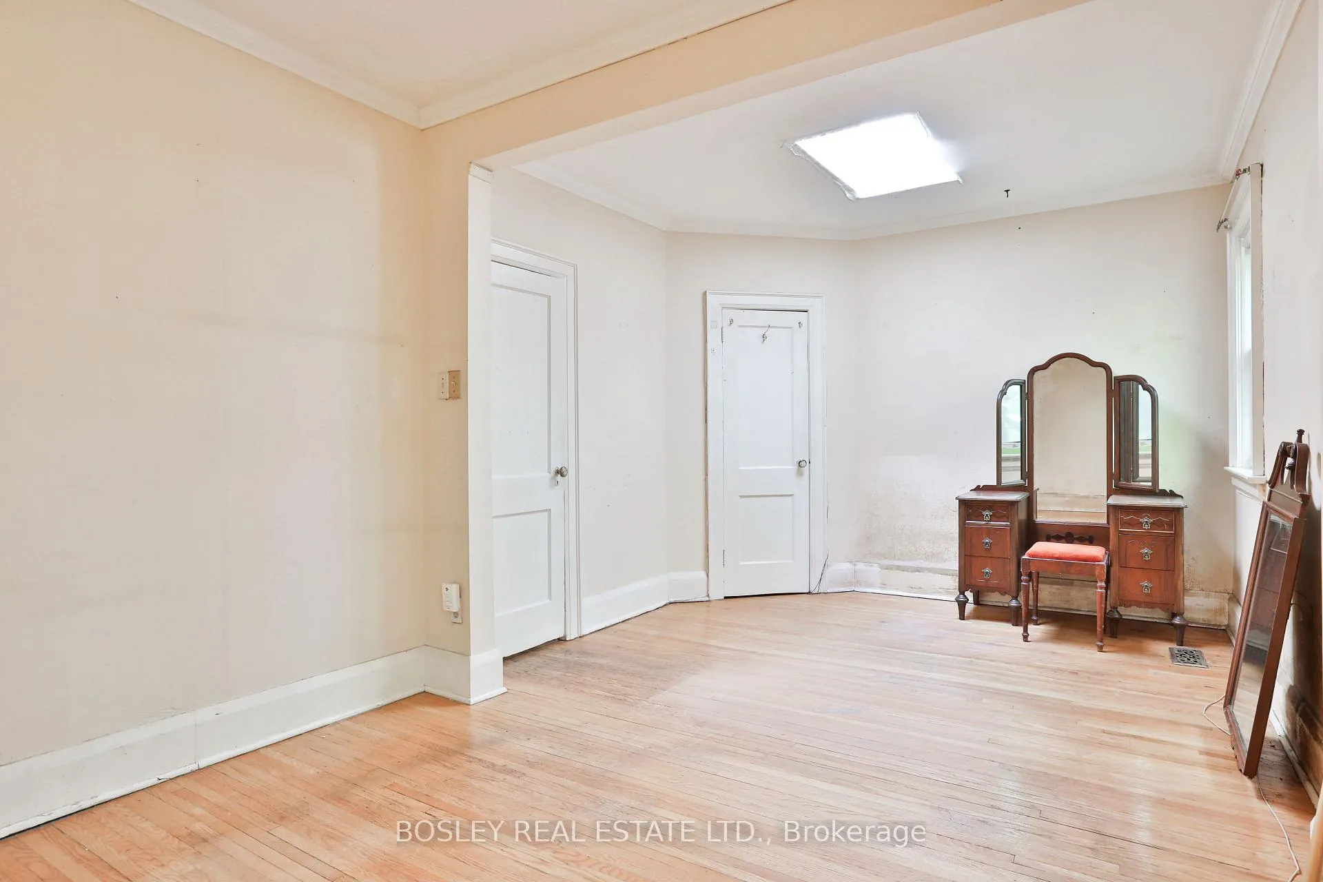 Photo 14 of 15 Whitewood Road, Toronto, Mount Pleasant East — HOMEH