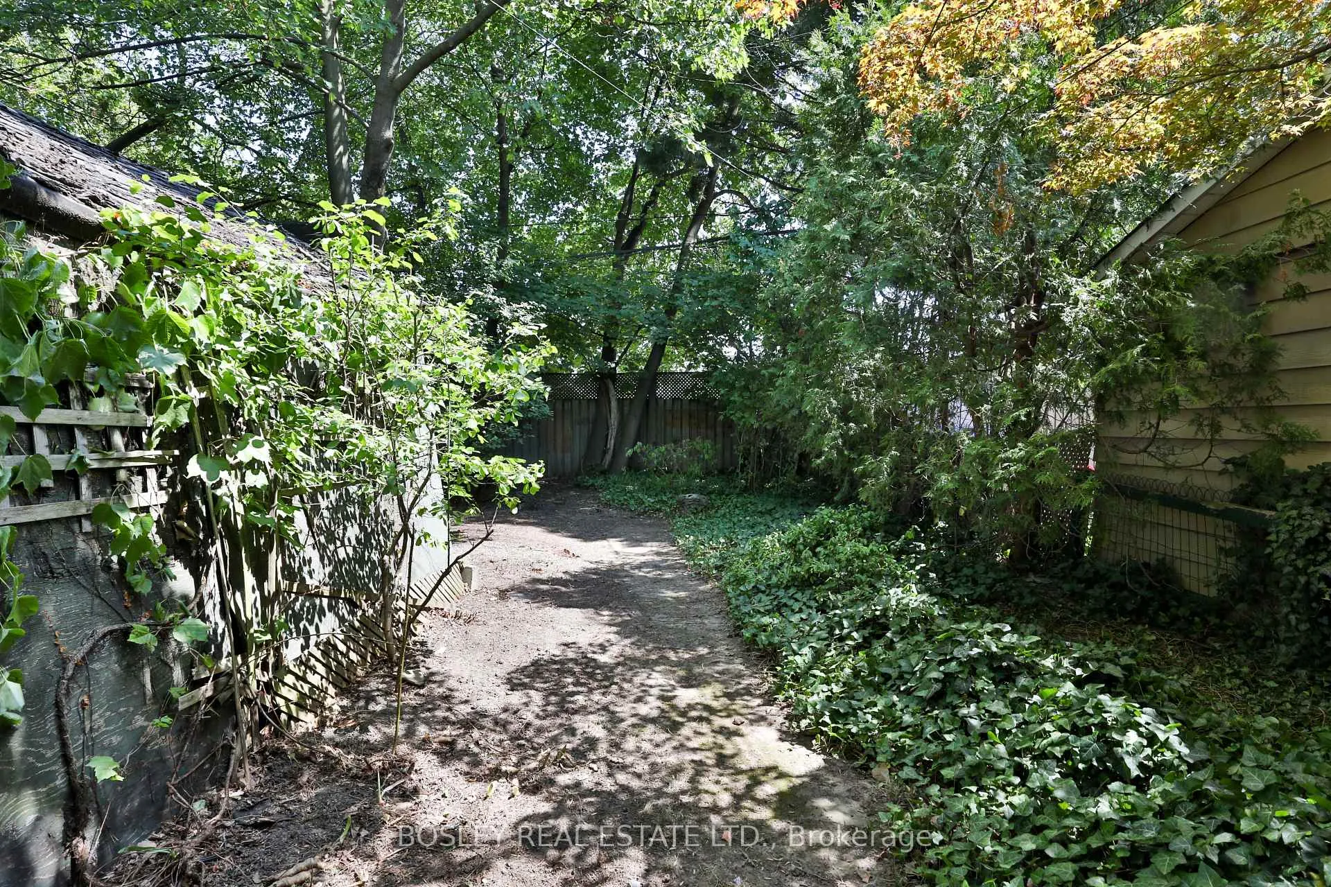 Photo 25 of 15 Whitewood Road, Toronto, Mount Pleasant East — HOMEH