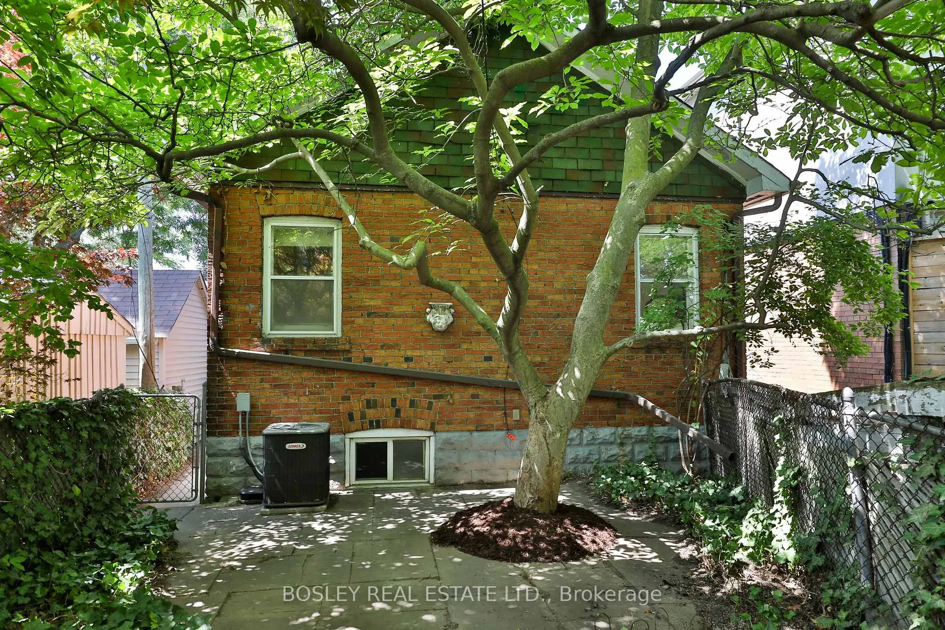 Photo 27 of 15 Whitewood Road, Toronto, Mount Pleasant East — HOMEH