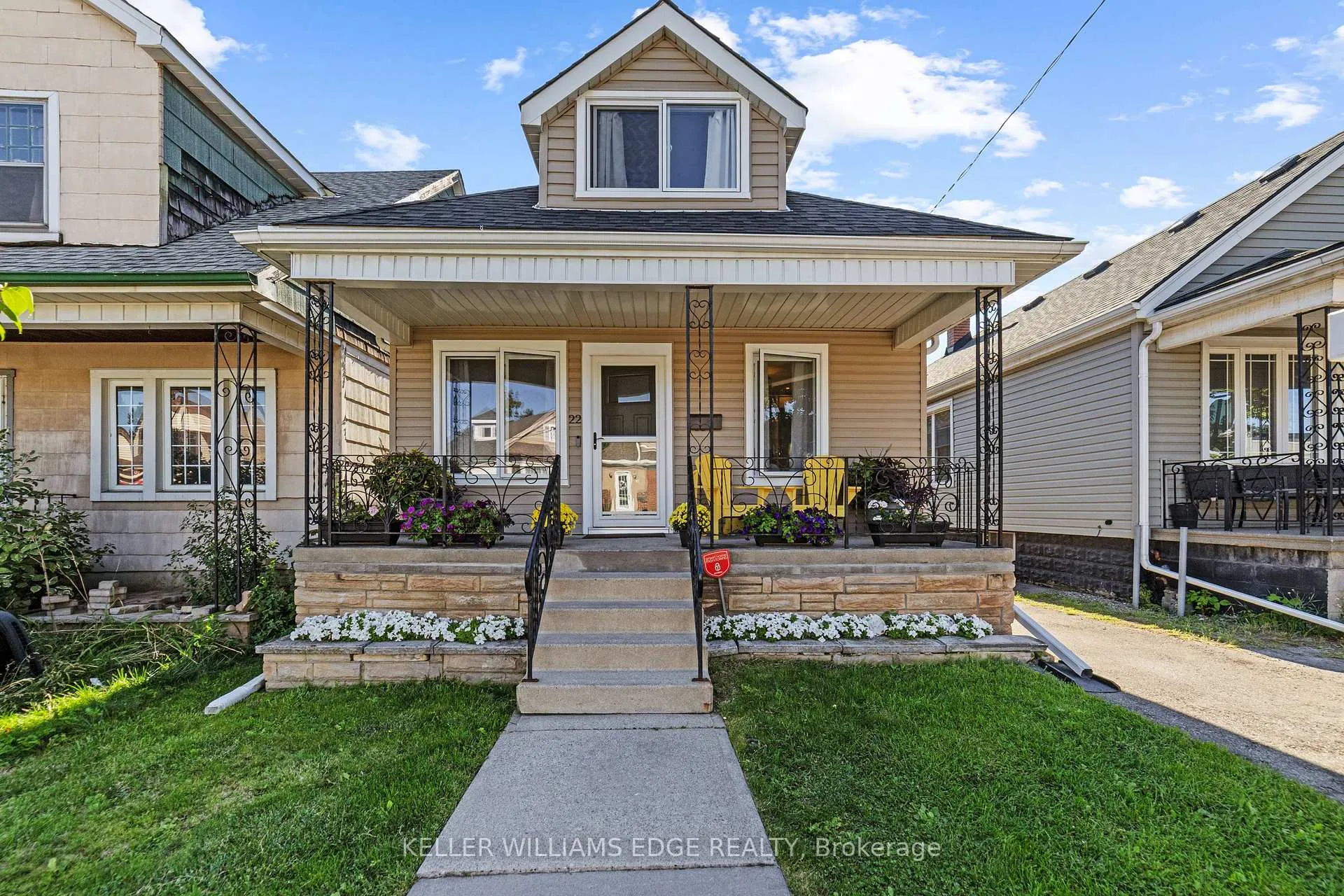Front of 22 Houghton Avenue N