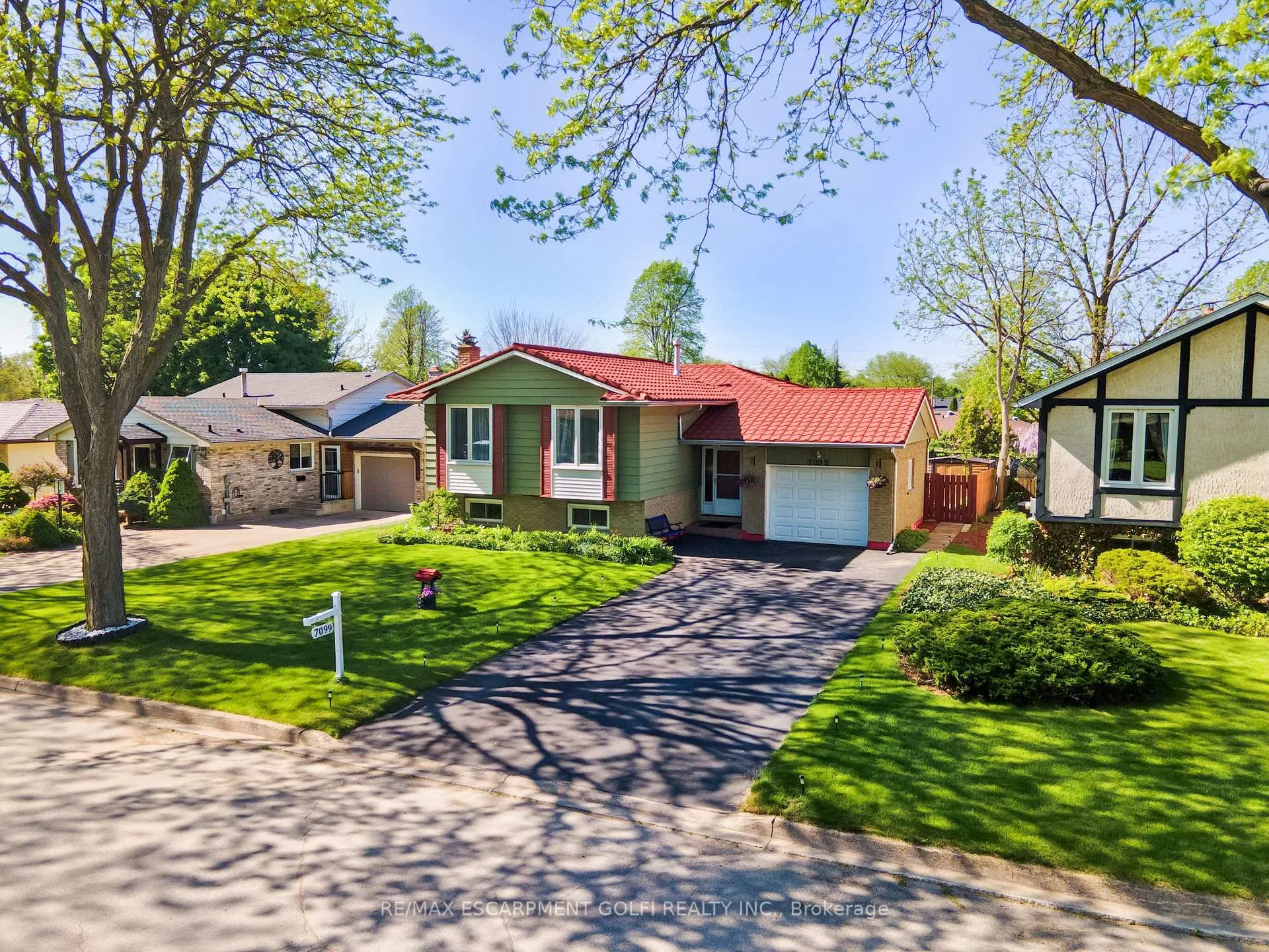 Front of 7099 Rosseau Place