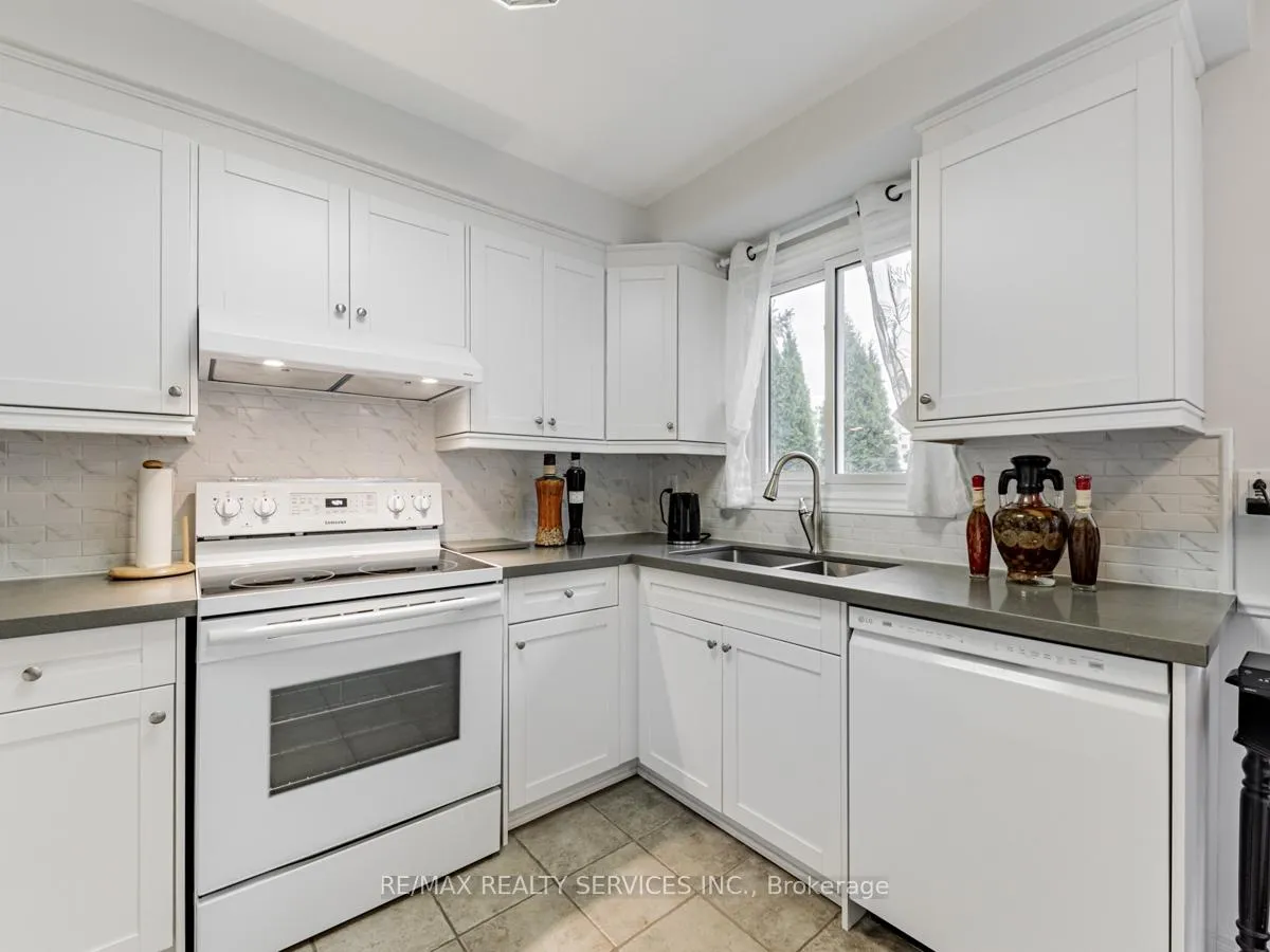Photo 10 of 410 Sunset Boulevard, Clarington, Newcastle — HOMEH