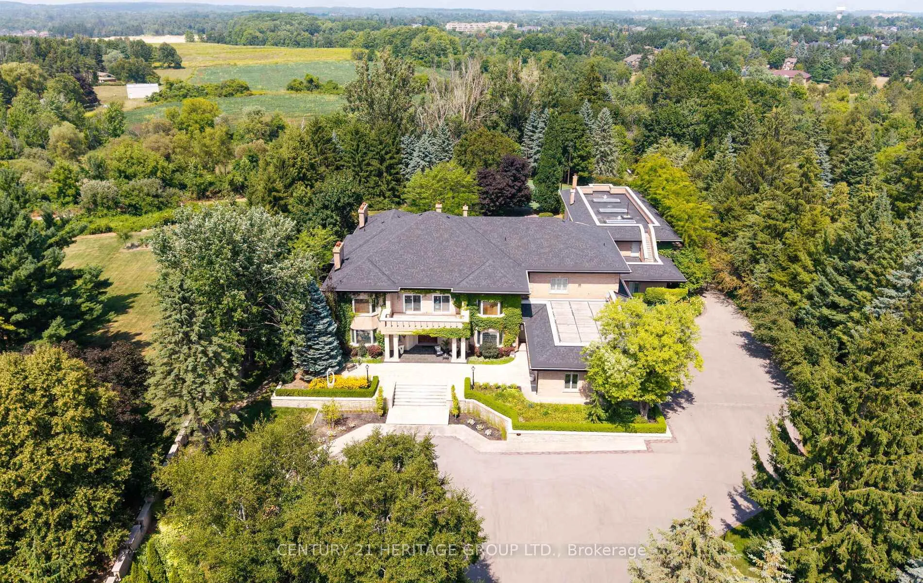 Photo 2 of 150 Collard Drive, King, King City — HOMEH