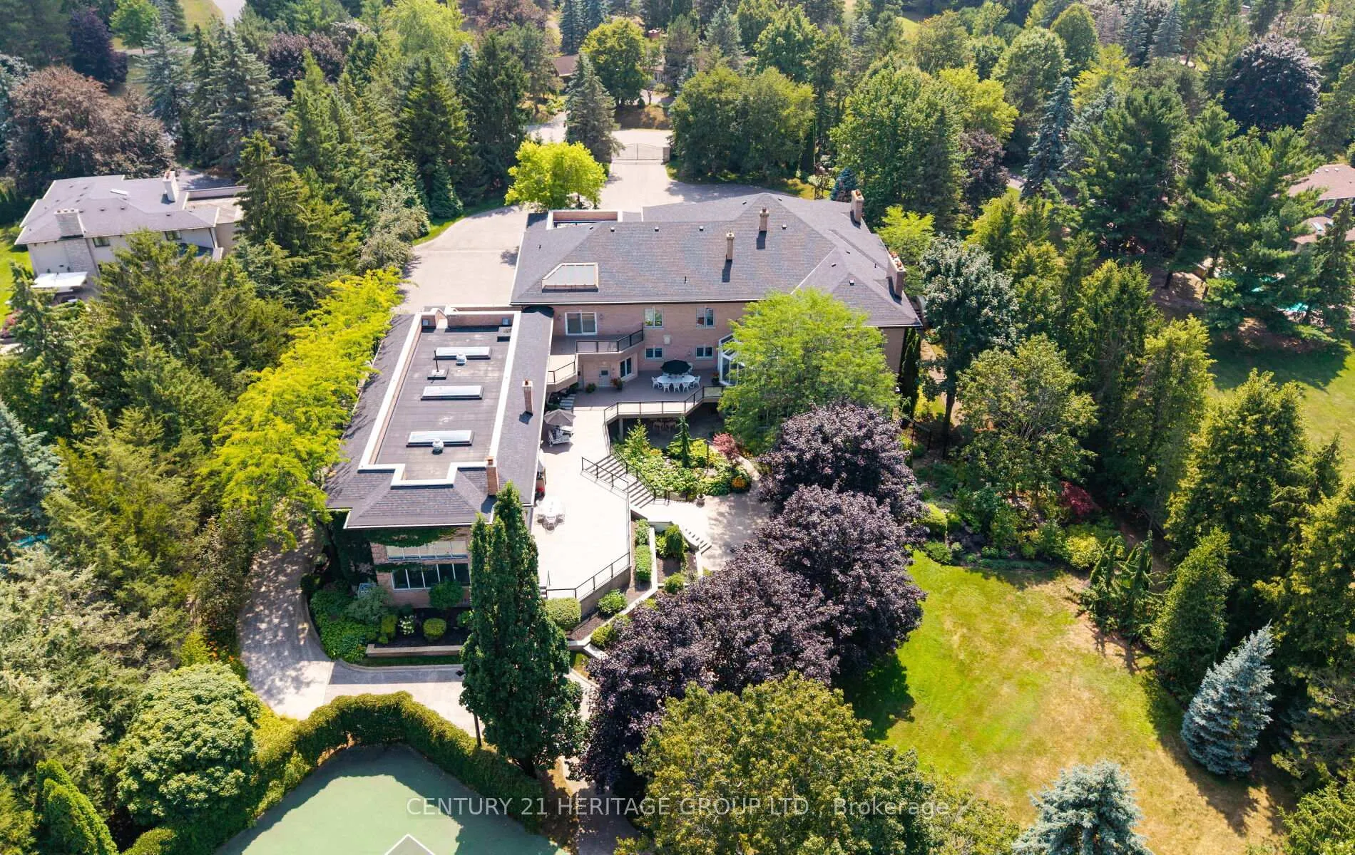 Photo 3 of 150 Collard Drive, King, King City — HOMEH