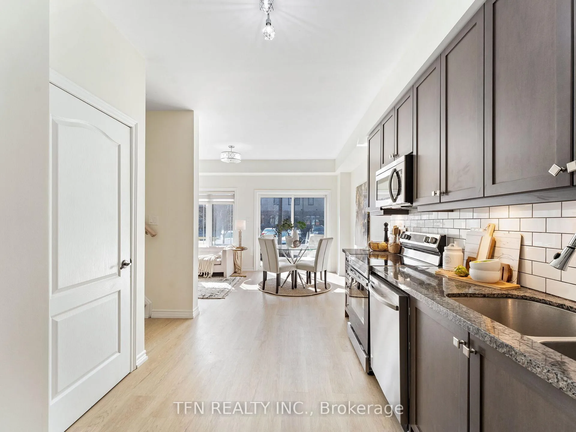 Photo 4 of 9 Cygnus Crescent, Barrie, Ardagh — HOMEH