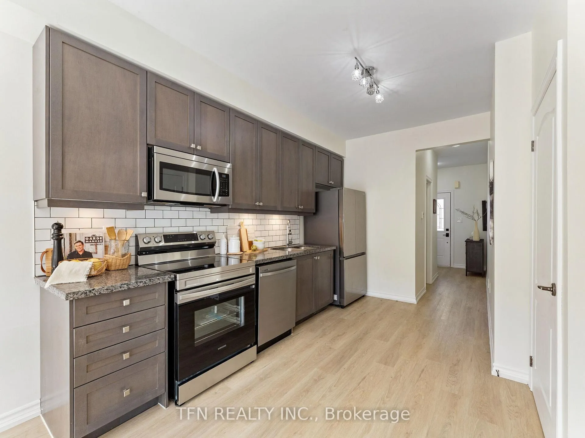 Photo 5 of 9 Cygnus Crescent, Barrie, Ardagh — HOMEH