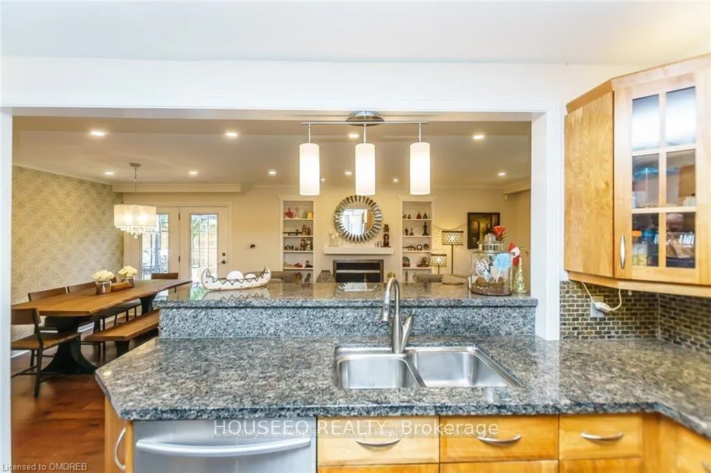 Photo 10 of 2487 Wyatt Street, Oakville, West — HOMEH