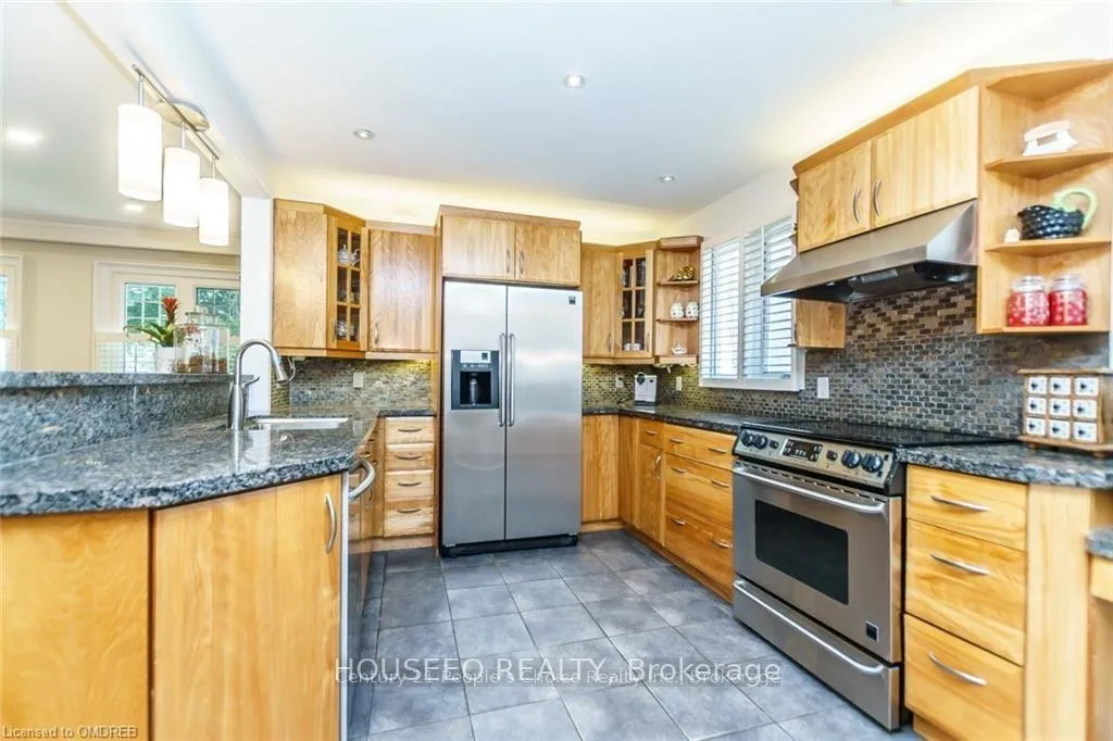 Photo 11 of 2487 Wyatt Street, Oakville, West — HOMEH