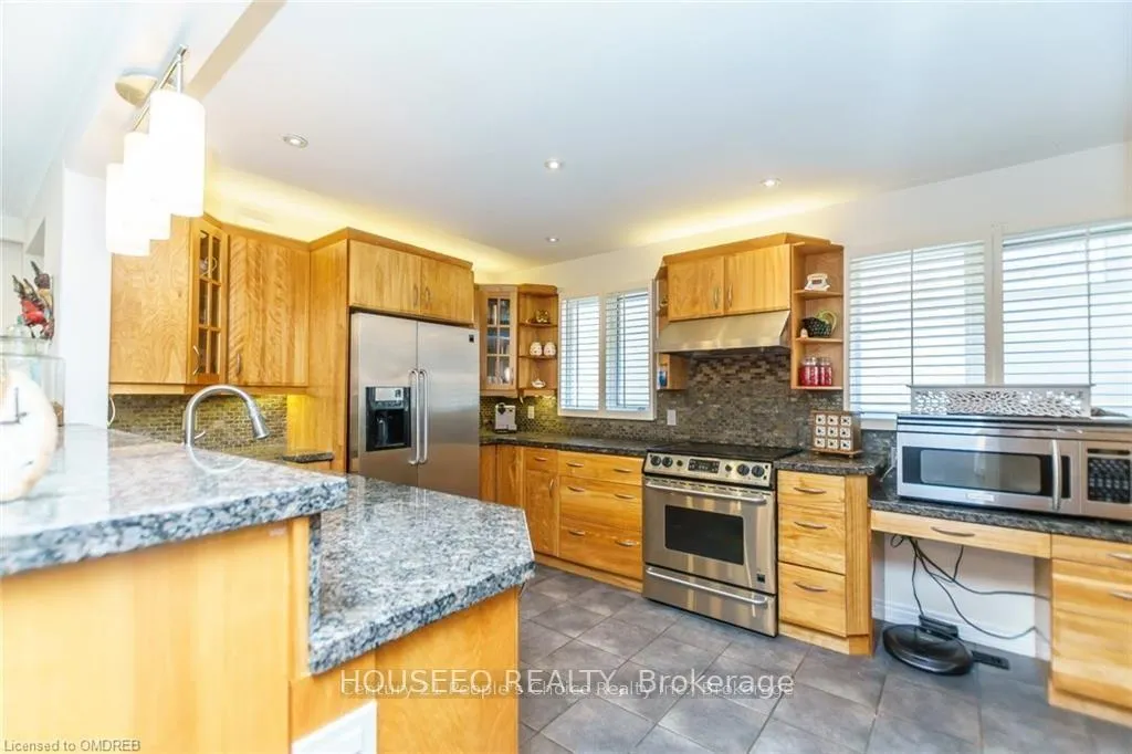Photo 12 of 2487 Wyatt Street, Oakville, West — HOMEH