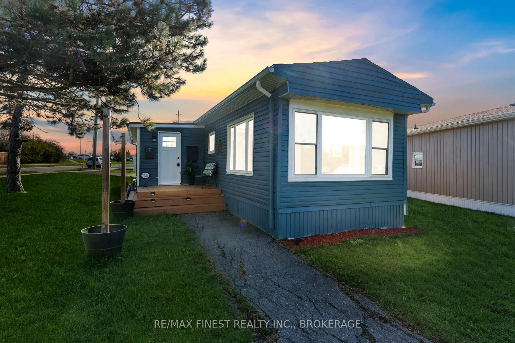 Photo 2 of 7 Clubhouse Drive, Kingston, Rideau — HOMEH