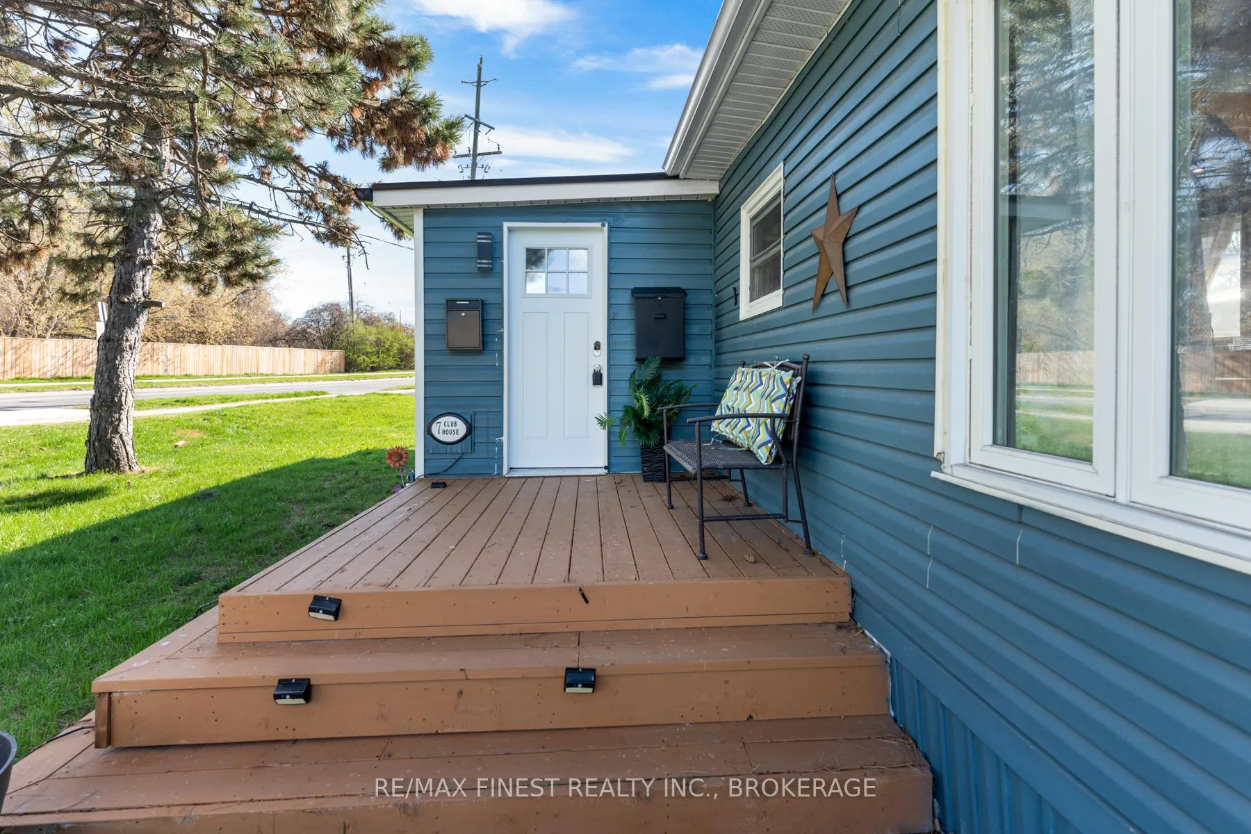 Photo 4 of 7 Clubhouse Drive, Kingston, Rideau — HOMEH