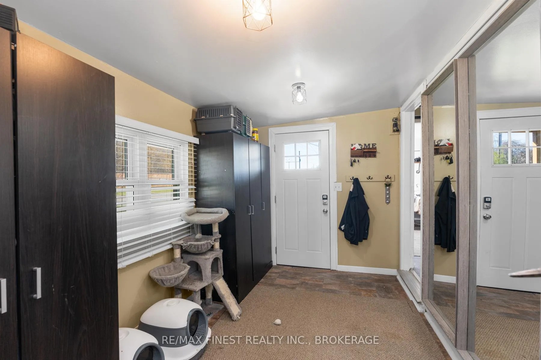 Photo 5 of 7 Clubhouse Drive, Kingston, Rideau — HOMEH