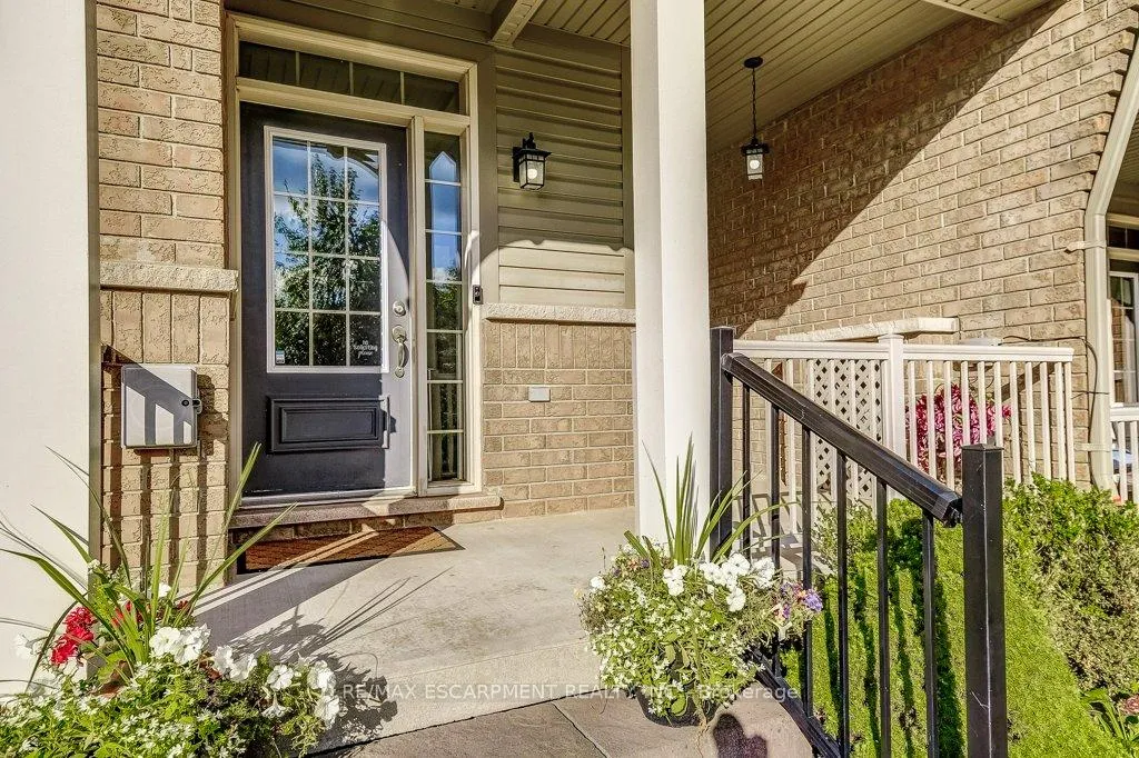 Photo 3 of 45 Cathedral Street, Hamilton, Waterdown — HOMEH