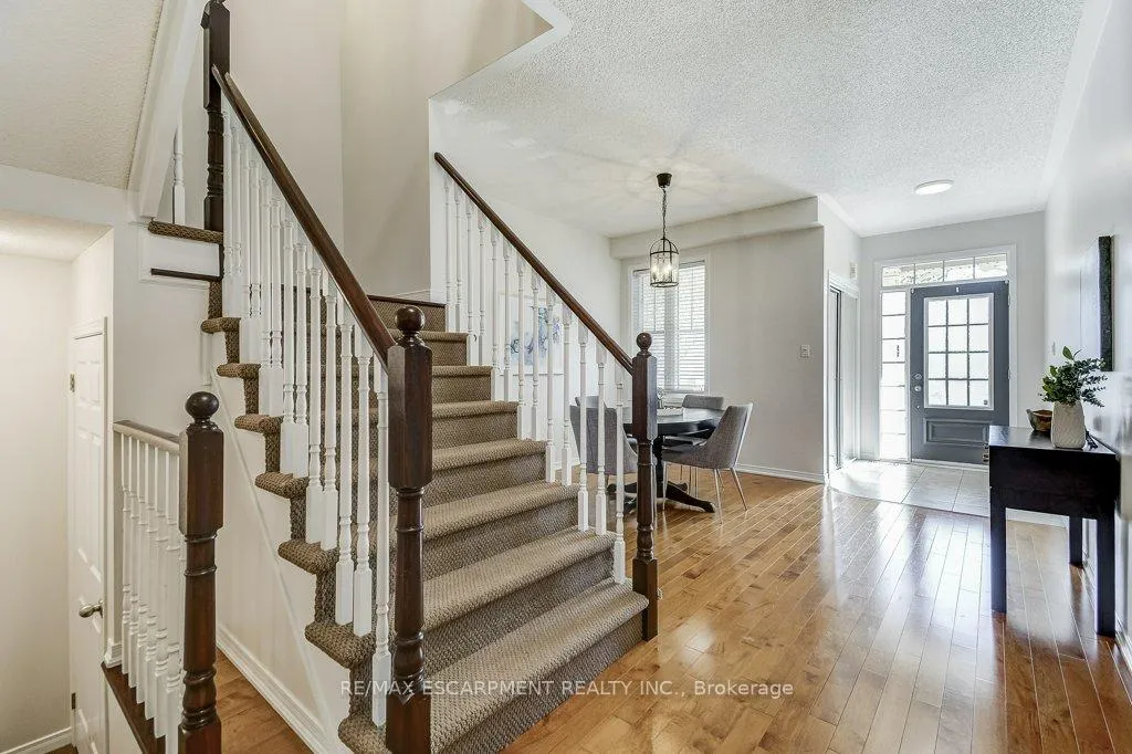 Photo 6 of 45 Cathedral Street, Hamilton, Waterdown — HOMEH