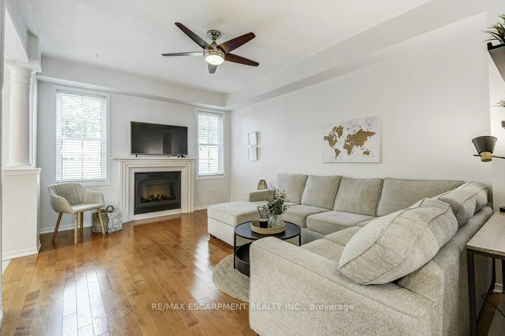 Photo 8 of 45 Cathedral Street, Hamilton, Waterdown — HOMEH