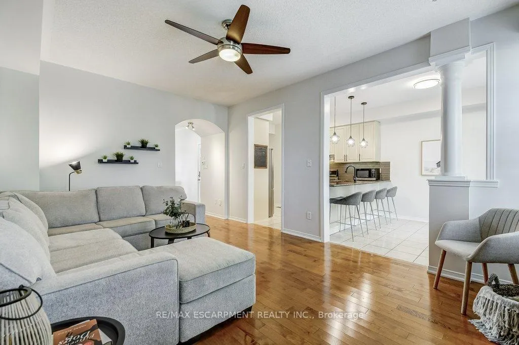 Photo 10 of 45 Cathedral Street, Hamilton, Waterdown — HOMEH