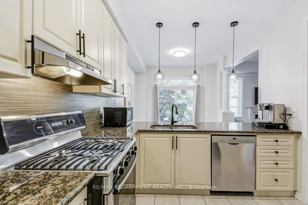 Photo 12 of 45 Cathedral Street, Hamilton, Waterdown — HOMEH