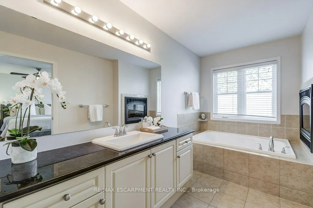 Photo 20 of 45 Cathedral Street, Hamilton, Waterdown — HOMEH