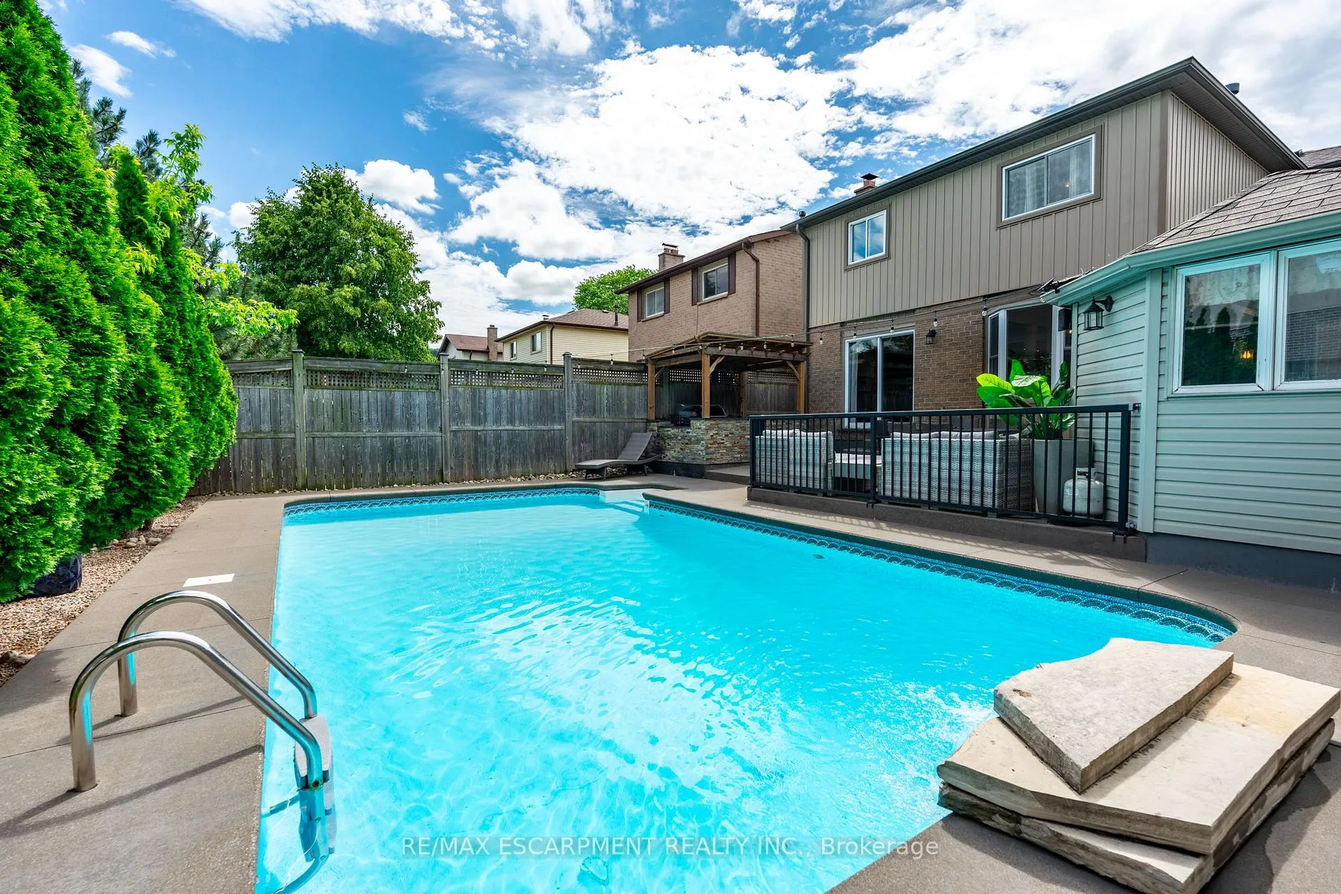Photo 15 of 17 Tami Crescent, Grimsby, Grimsby West — HOMEH