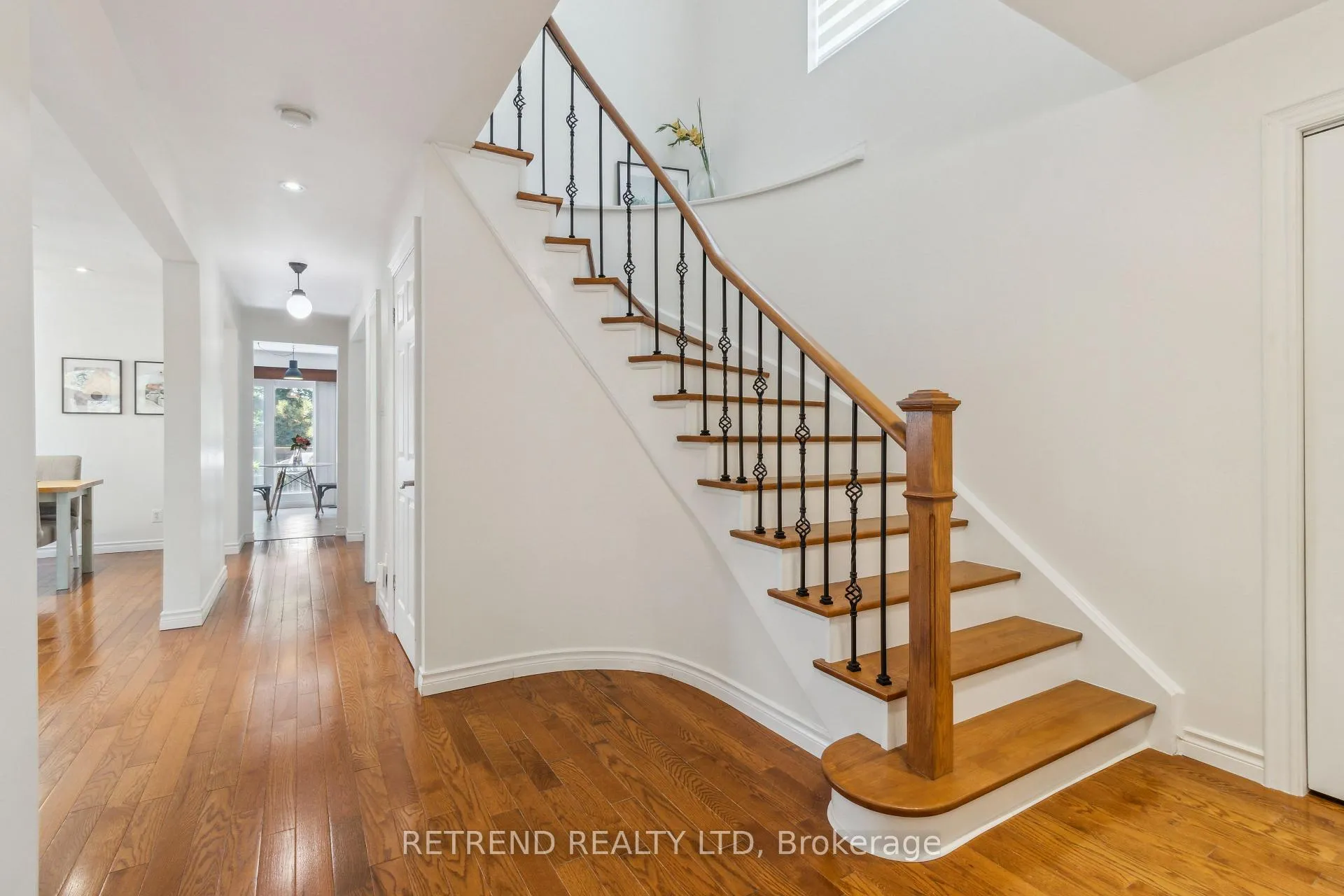 Photo 4 of 72 Holm Crescent, Markham, Aileen-Willowbrook — HOMEH