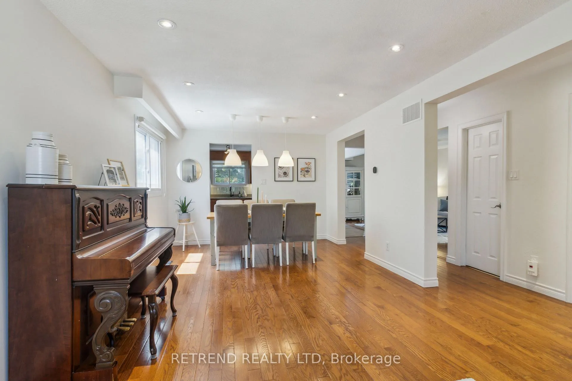 Photo 7 of 72 Holm Crescent, Markham, Aileen-Willowbrook — HOMEH