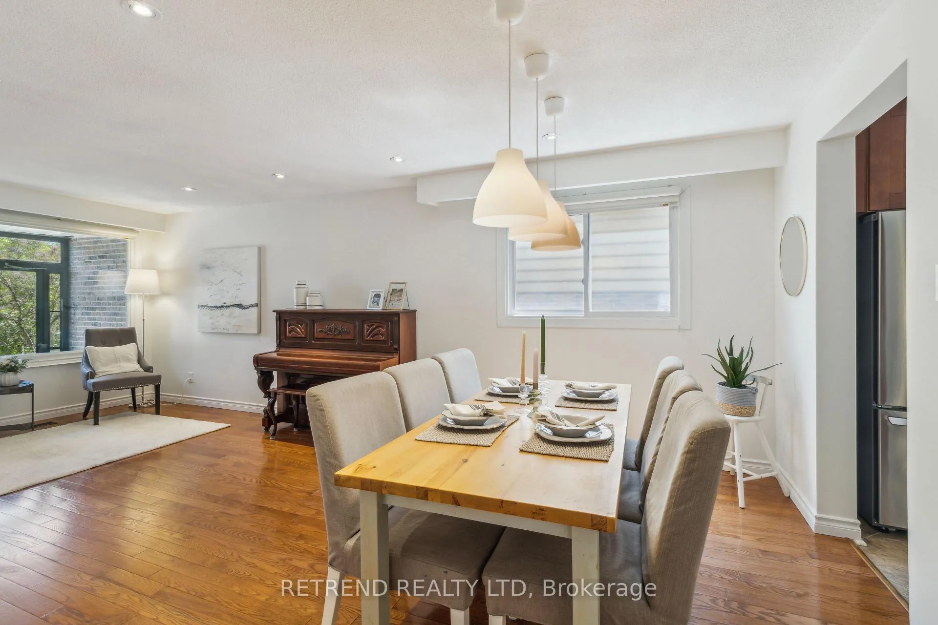 Photo 8 of 72 Holm Crescent, Markham, Aileen-Willowbrook — HOMEH