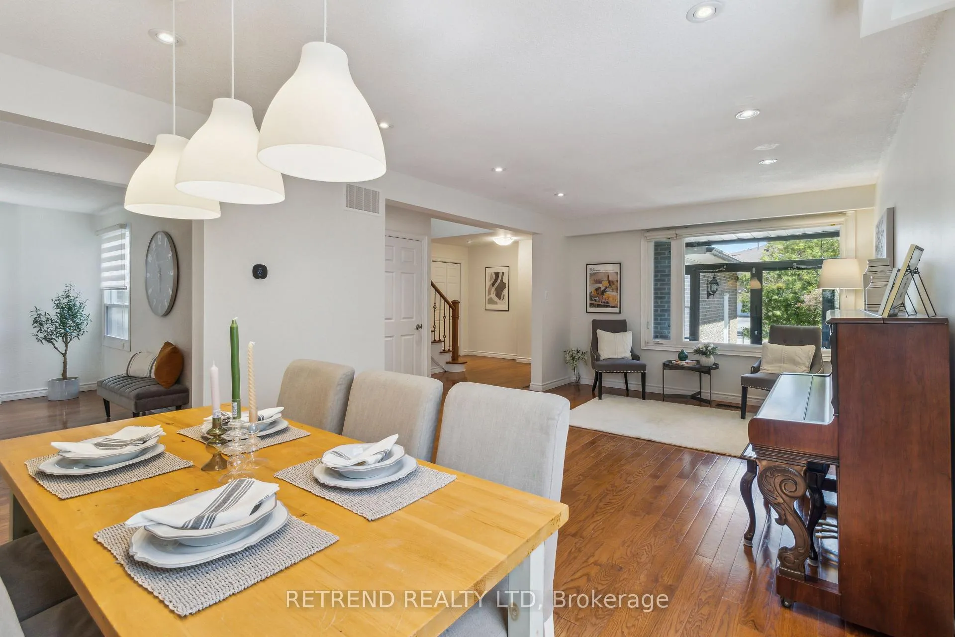 Photo 9 of 72 Holm Crescent, Markham, Aileen-Willowbrook — HOMEH