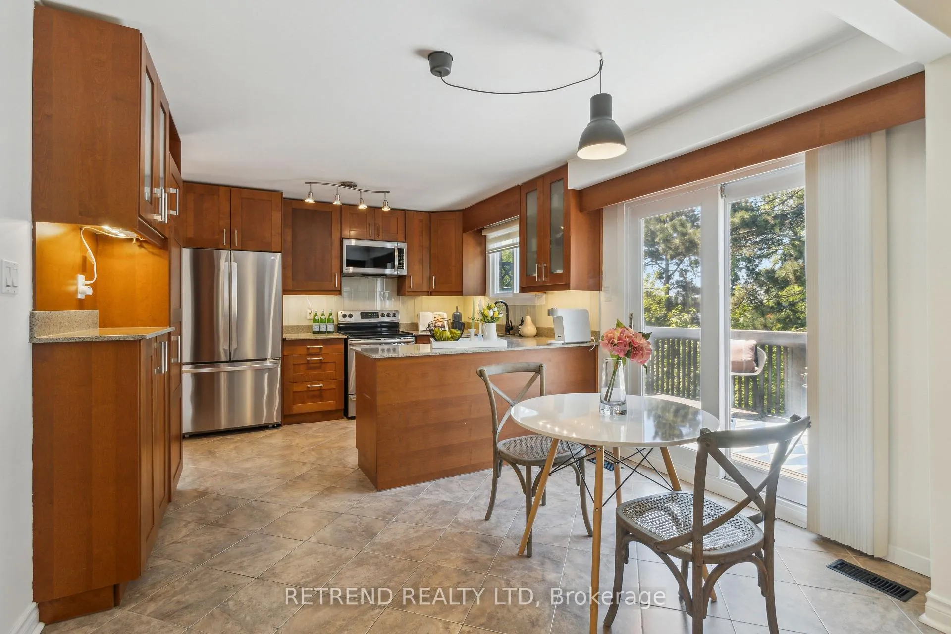 Photo 12 of 72 Holm Crescent, Markham, Aileen-Willowbrook — HOMEH