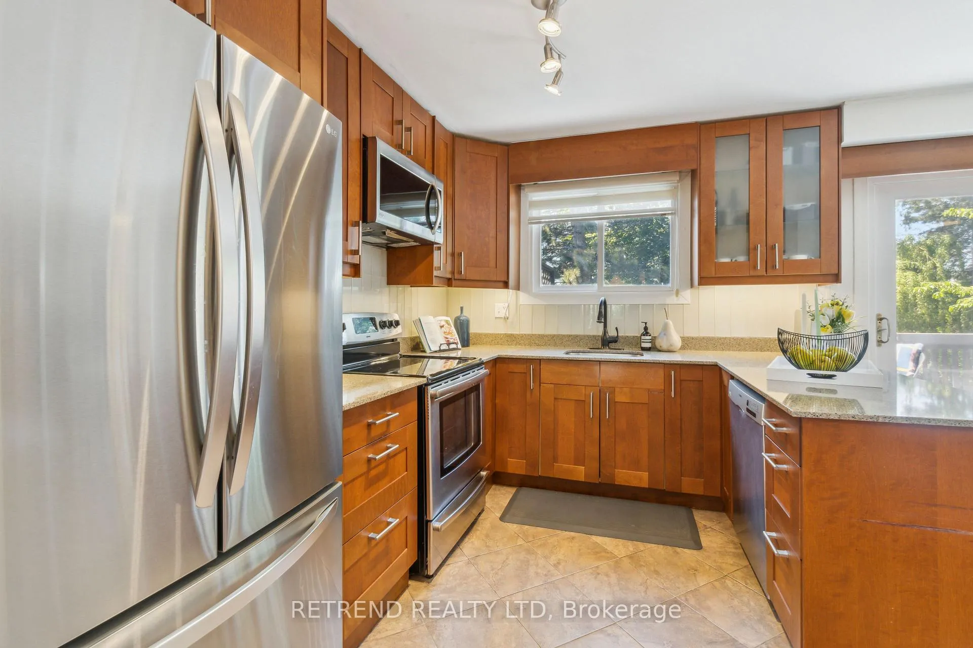 Photo 14 of 72 Holm Crescent, Markham, Aileen-Willowbrook — HOMEH